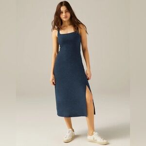 NWOT Beyond Yoga Featherweight Getaway Dress in Nocturnal Navy